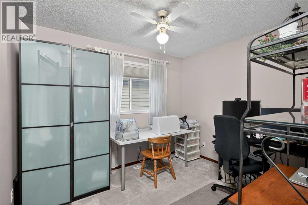 Bedroom #3 - 150 Somerset Close Sw, Calgary, AB - Indoor Photo Showing Office