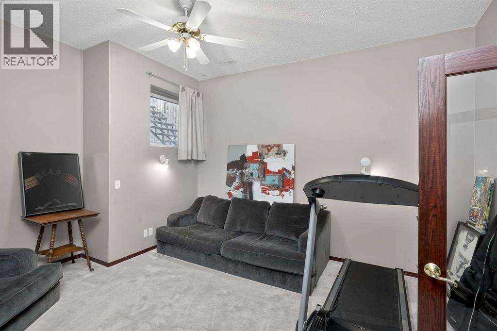 150 Somerset Close Sw, Calgary, AB - Indoor