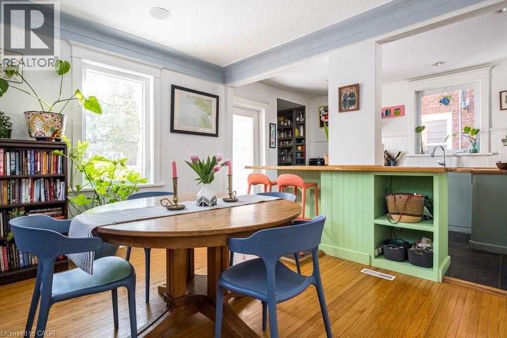 44 Cline Avenue N, Hamilton, ON - Indoor Photo Showing Dining Room