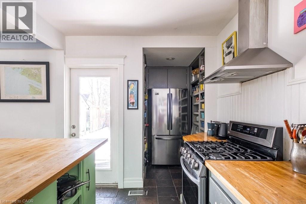 44 Cline Avenue N, Hamilton, ON - Indoor Photo Showing Kitchen