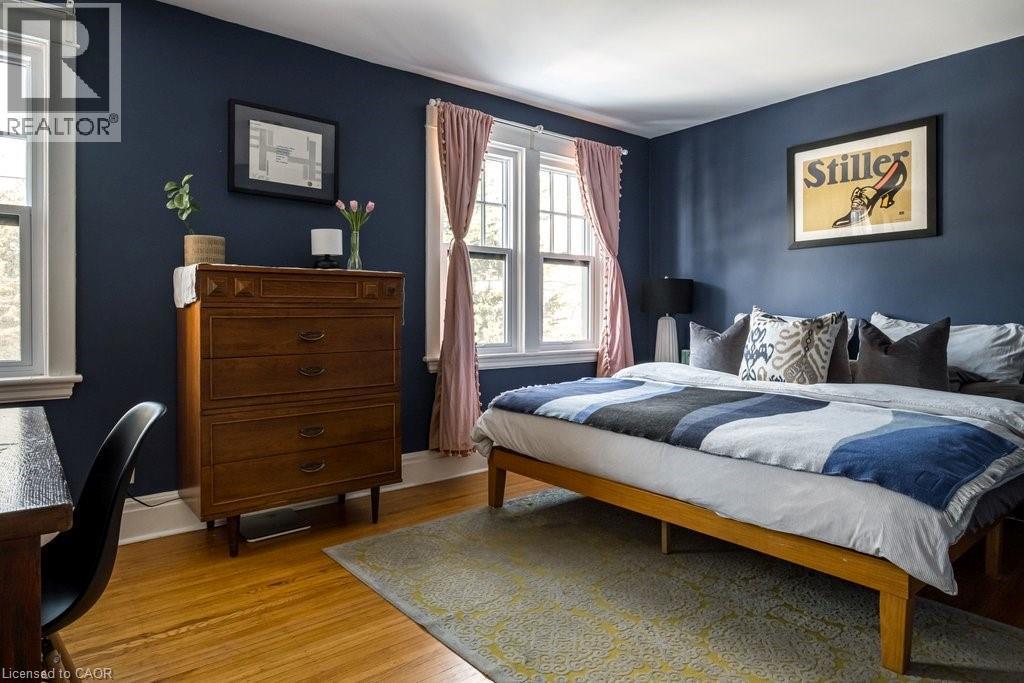 44 Cline Avenue N, Hamilton, ON - Indoor Photo Showing Bedroom