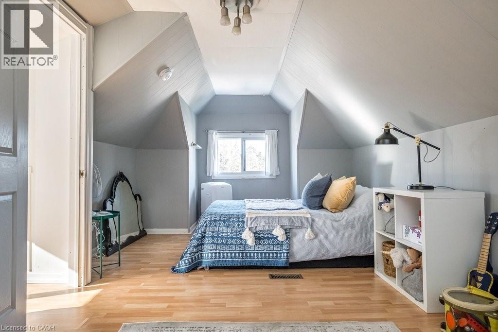 44 Cline Avenue N, Hamilton, ON - Indoor Photo Showing Bedroom