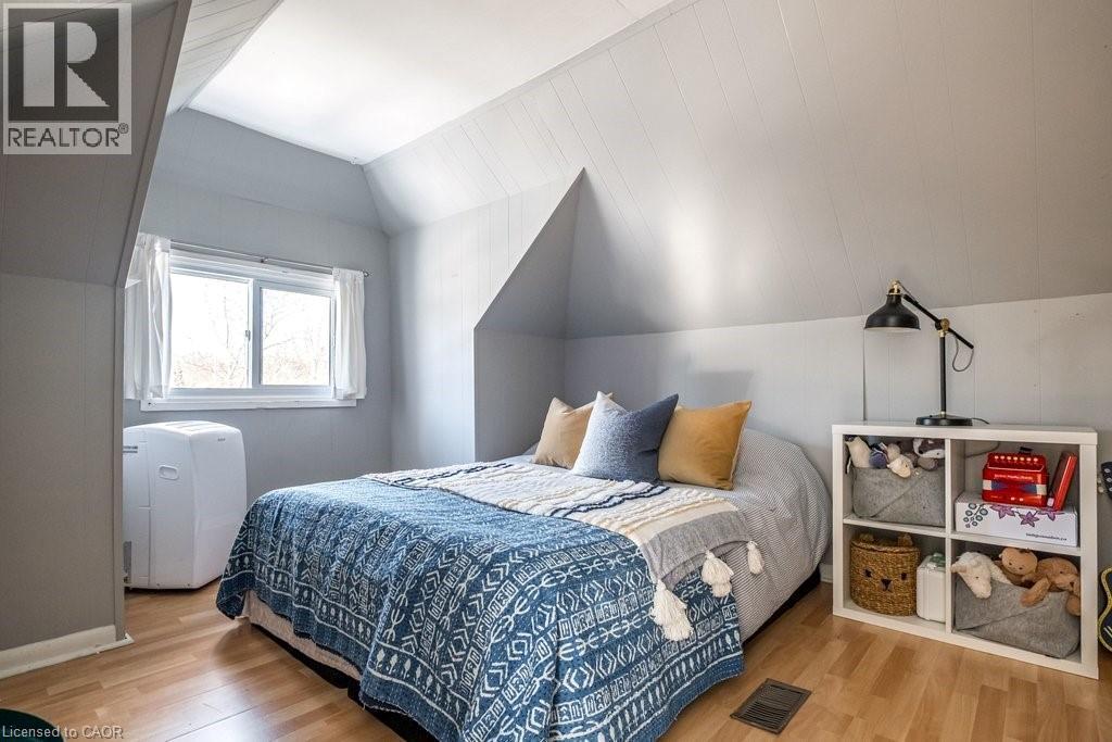 44 Cline Avenue N, Hamilton, ON - Indoor Photo Showing Bedroom