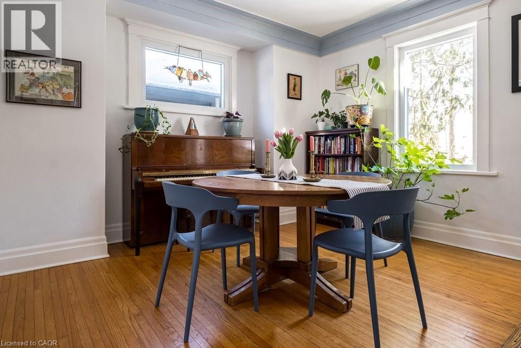 44 Cline Avenue N, Hamilton, ON - Indoor Photo Showing Dining Room