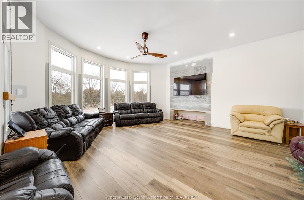856 Talbot, Lakeshore, ON - Indoor Photo Showing Living Room With Fireplace