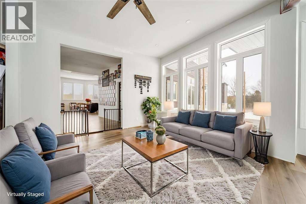 856 Talbot, Lakeshore, ON - Indoor Photo Showing Living Room