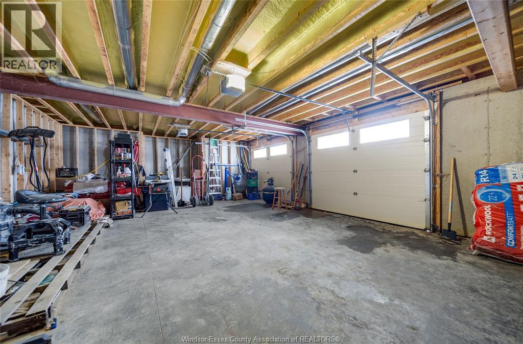 856 Talbot, Lakeshore, ON - Indoor Photo Showing Garage