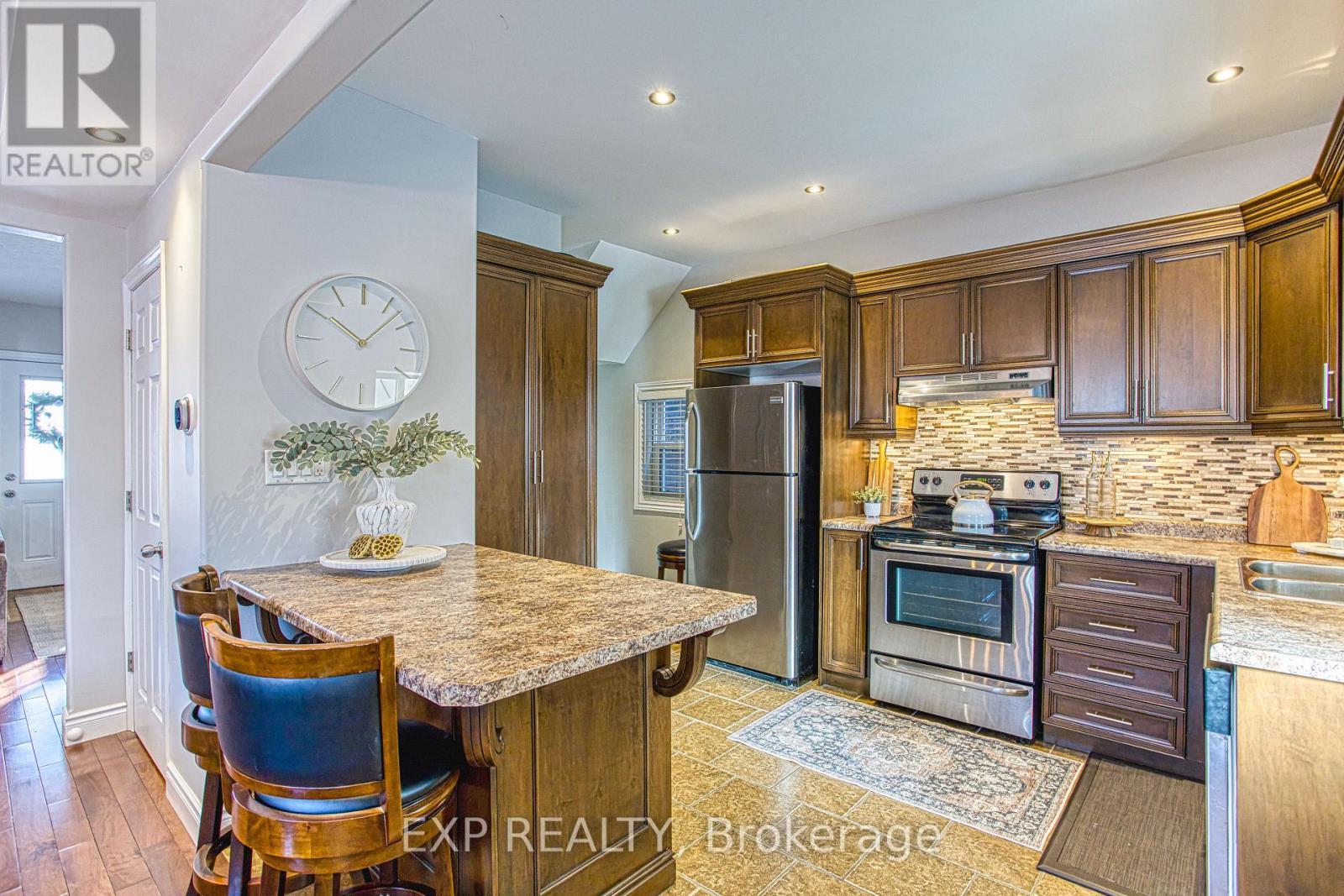 153 Gladstone Avenue, Hamilton, ON - Indoor Photo Showing Kitchen With Double Sink With Upgraded Kitchen
