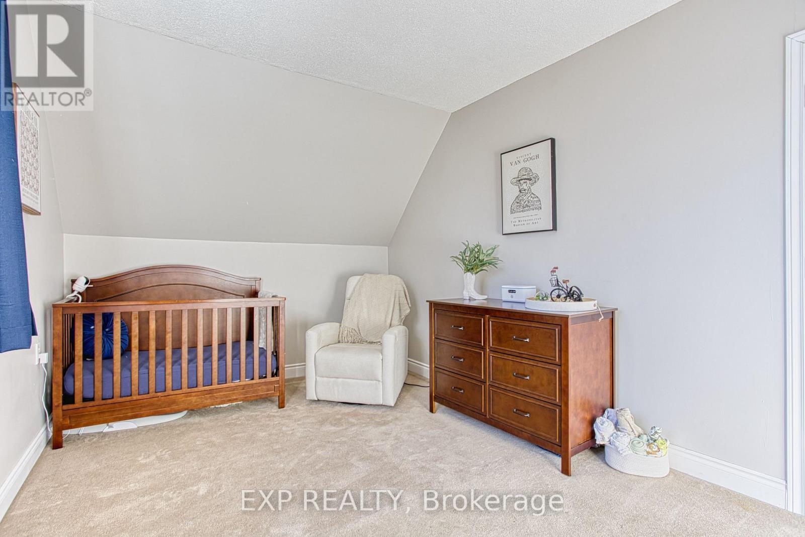 153 Gladstone Avenue, Hamilton, ON - Indoor Photo Showing Bedroom