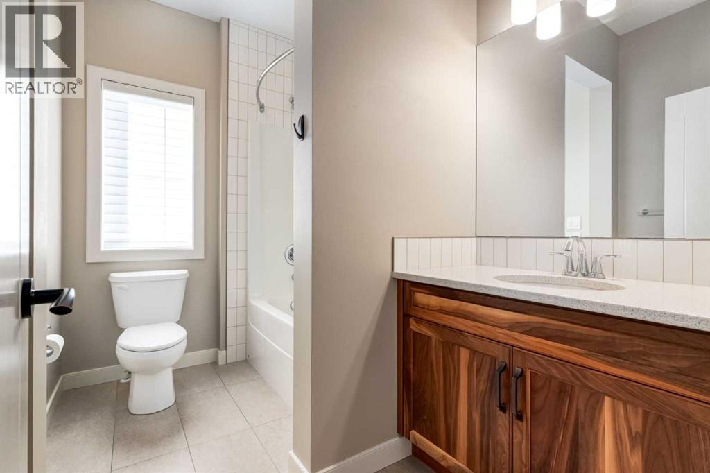 687 Cranston Avenue Se, Calgary, AB - Indoor Photo Showing Bathroom