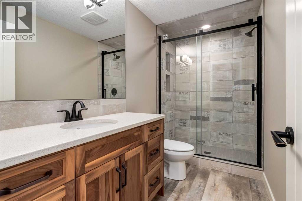 687 Cranston Avenue Se, Calgary, AB - Indoor Photo Showing Bathroom