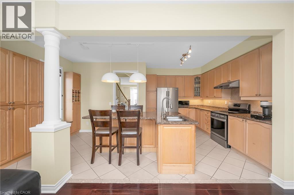 3897 Quiet Creek Drive, Mississauga, ON - Indoor Photo Showing Kitchen