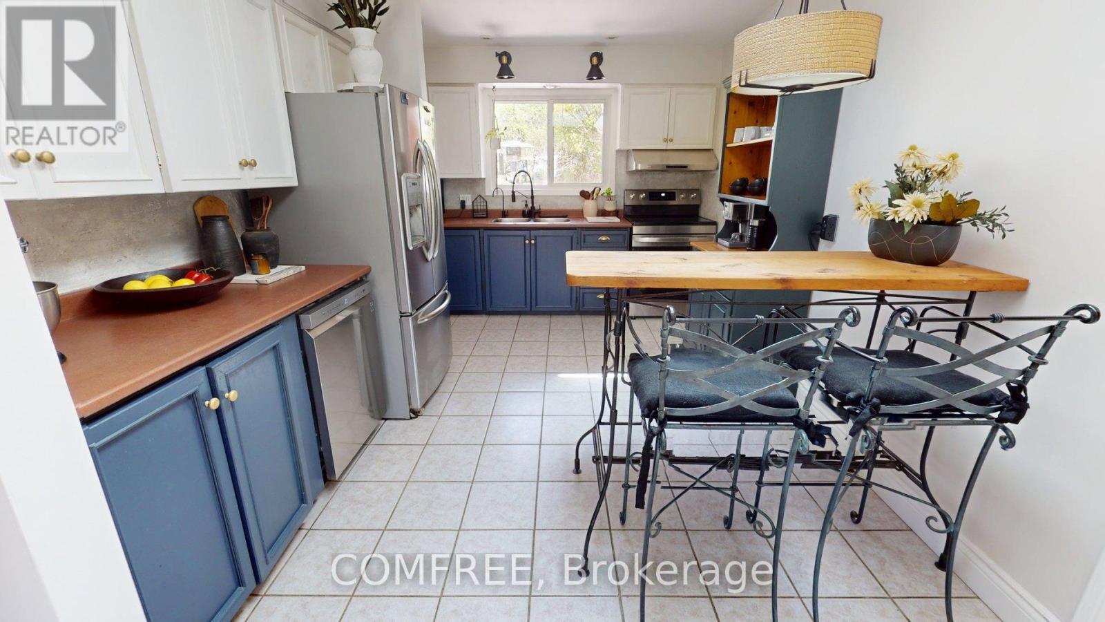 99 Mcbay Road, Brant (Brantford Twp), ON - Indoor Photo Showing Kitchen With Double Sink