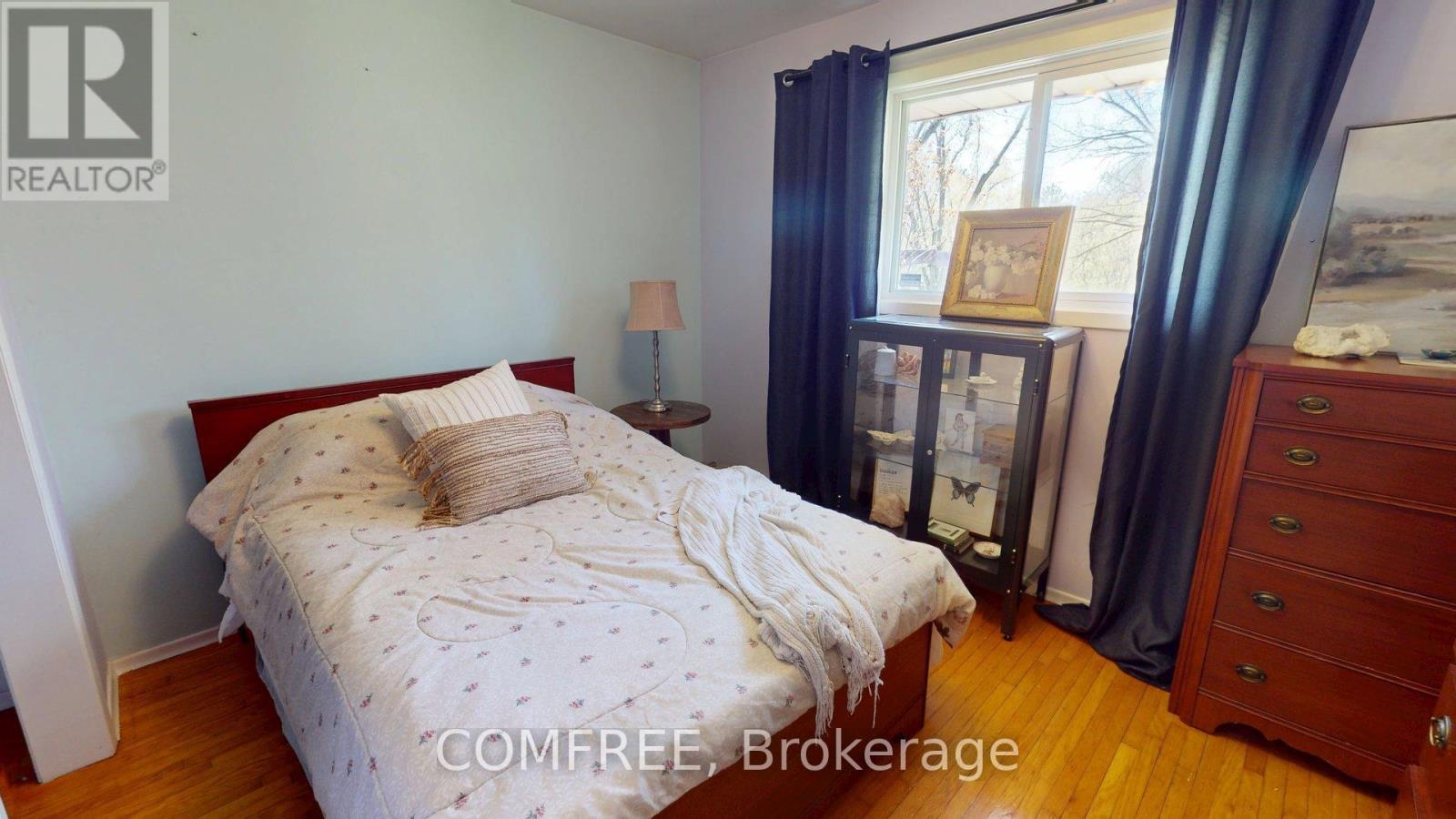 99 Mcbay Road, Brant (Brantford Twp), ON - Indoor Photo Showing Bedroom