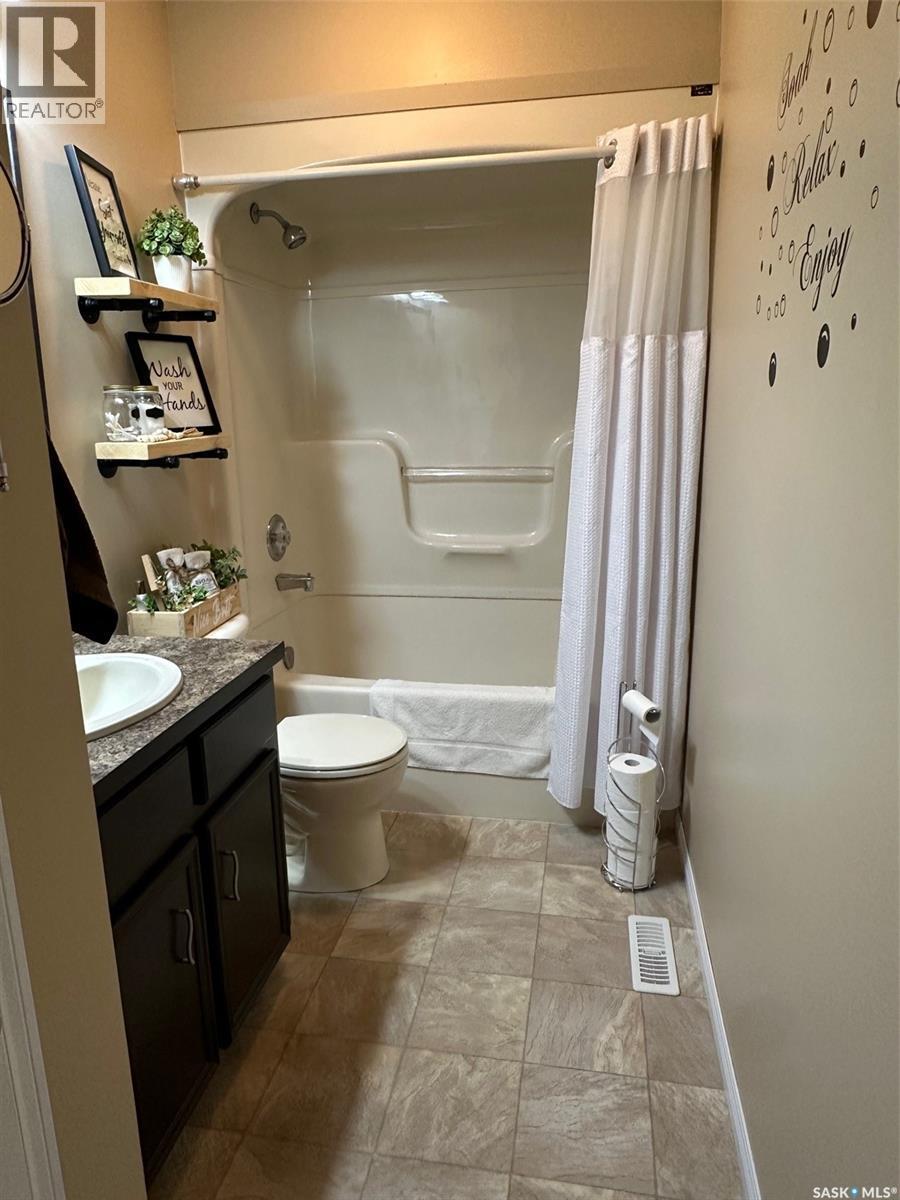 1483 Mather Crescent, Estevan, SK - Indoor Photo Showing Bathroom