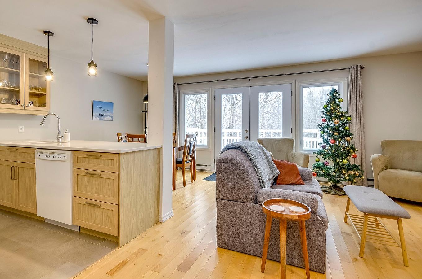Vue d'ensemble - 302-556 Ch. Réal, Sutton, QC - Indoor Photo Showing Living Room