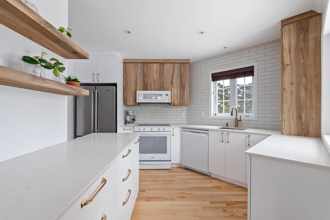 Cuisine - 1210 Rue Du Geyser, Québec (La Haute-Saint-Charles), QC - Indoor Photo Showing Kitchen With Upgraded Kitchen