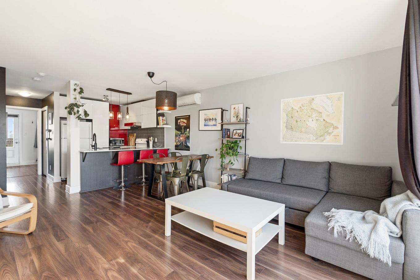 Salon - 8-2175 Av. Charlemagne, Montréal (Mercier/Hochelaga-Maisonneuve), QC - Indoor Photo Showing Living Room