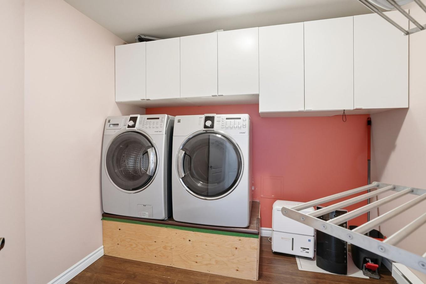 Salle de lavage - 148 Rue De Normandie, Saint-Basile-Le-Grand, QC - Indoor Photo Showing Laundry Room