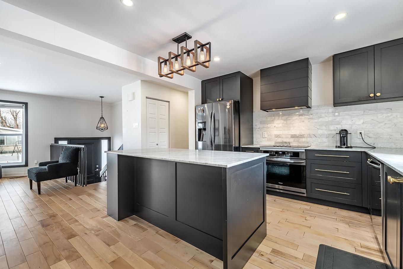 Kitchen - 43 Rue Rockwood, Dollard-Des-Ormeaux, QC - Indoor Photo Showing Kitchen With Upgraded Kitchen