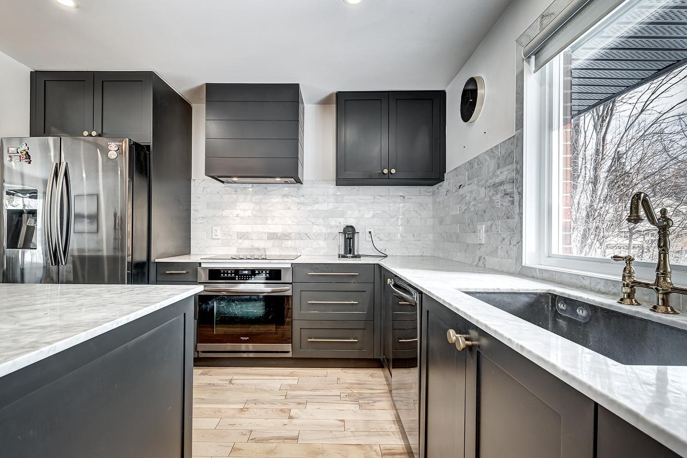 Kitchen - 43 Rue Rockwood, Dollard-Des-Ormeaux, QC - Indoor Photo Showing Kitchen With Upgraded Kitchen