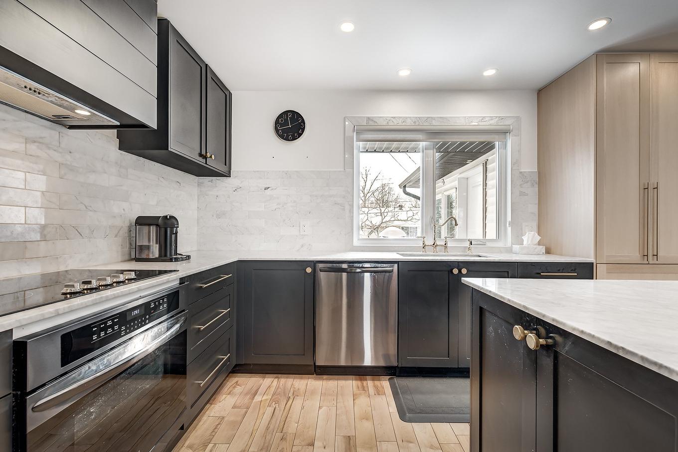 Kitchen - 43 Rue Rockwood, Dollard-Des-Ormeaux, QC - Indoor Photo Showing Kitchen With Upgraded Kitchen