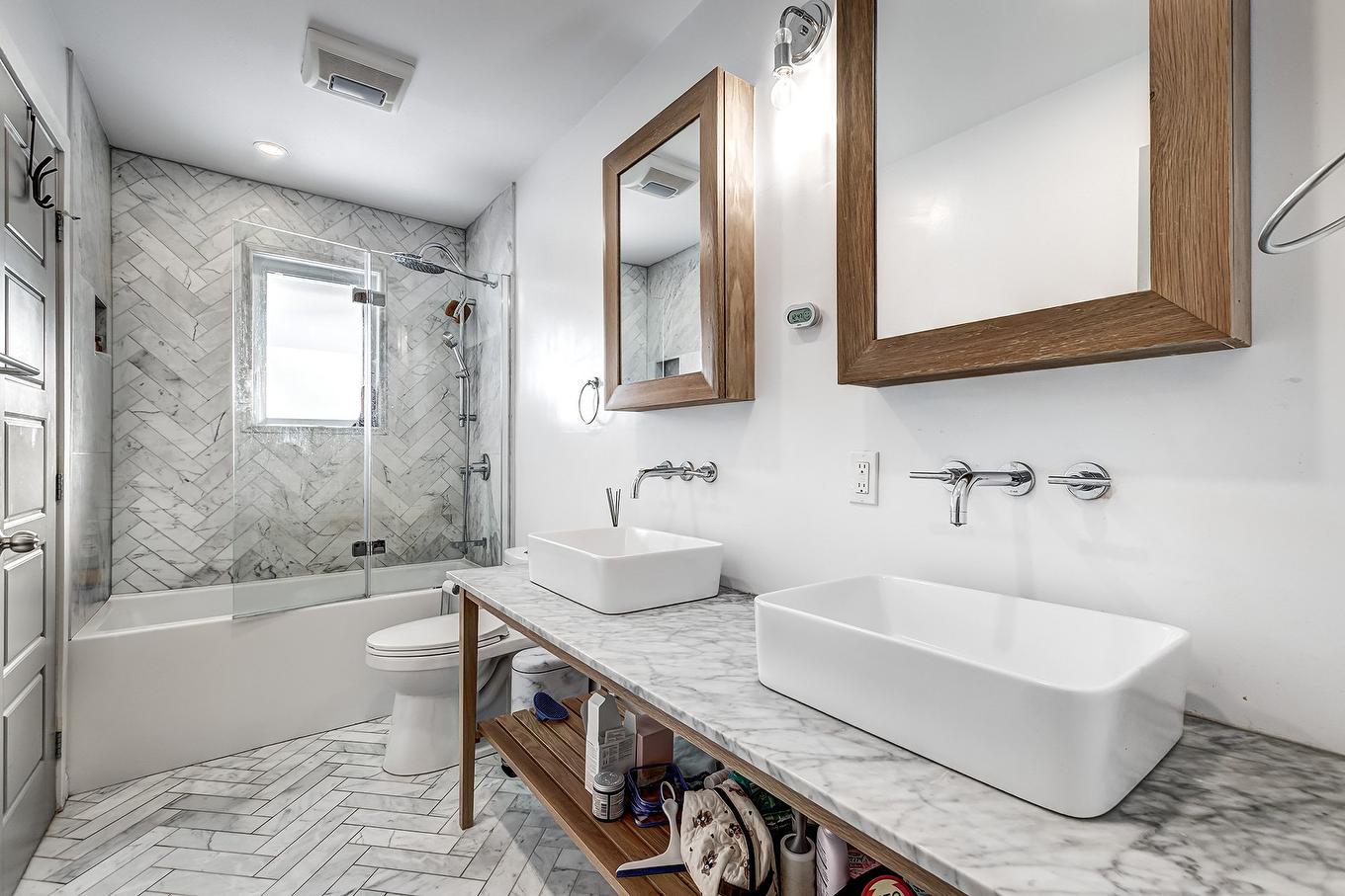 Bathroom - 43 Rue Rockwood, Dollard-Des-Ormeaux, QC - Indoor Photo Showing Bathroom