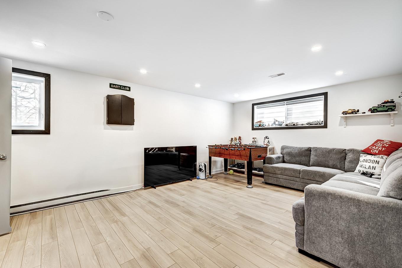 Family room - 43 Rue Rockwood, Dollard-Des-Ormeaux, QC - Indoor Photo Showing Living Room