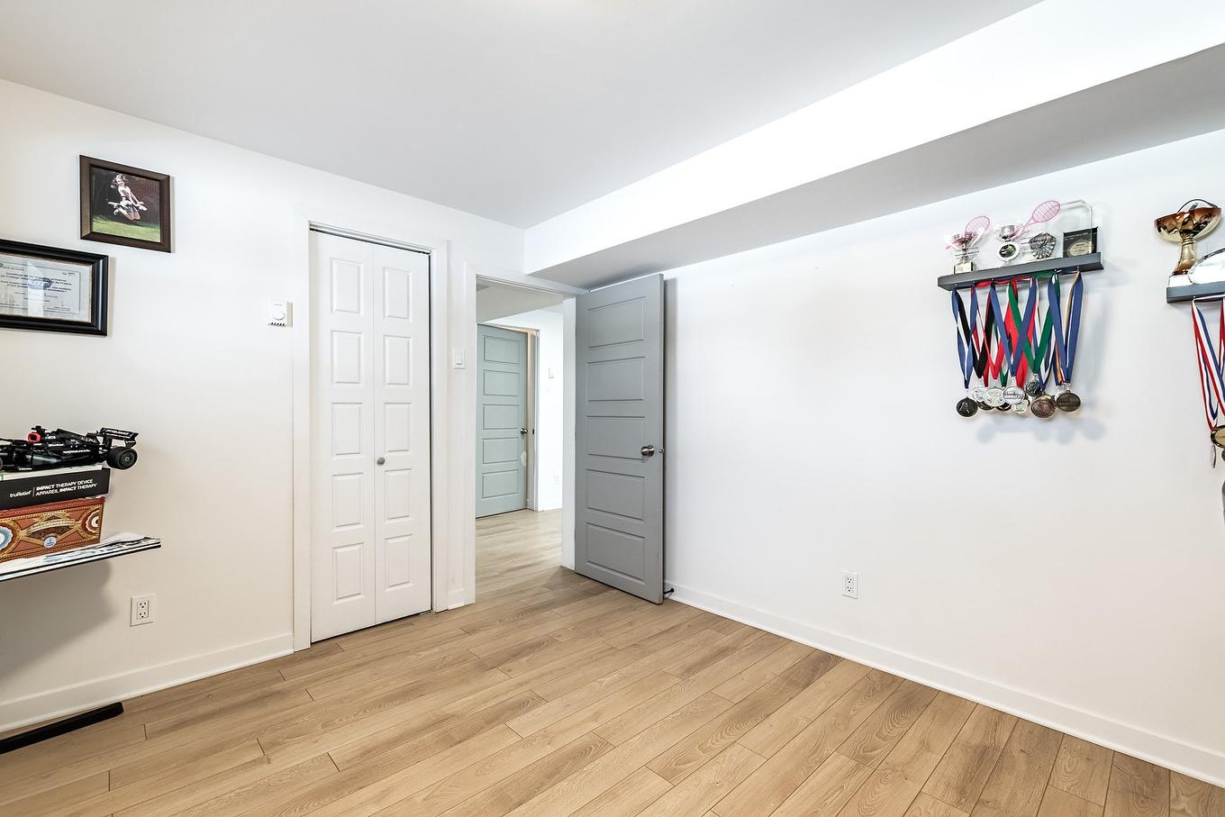 Bedroom - 43 Rue Rockwood, Dollard-Des-Ormeaux, QC - Indoor Photo Showing Other Room