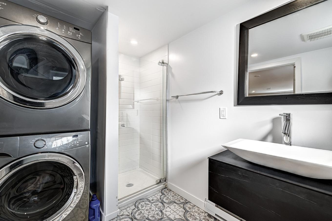 Bathroom - 43 Rue Rockwood, Dollard-Des-Ormeaux, QC - Indoor Photo Showing Laundry Room