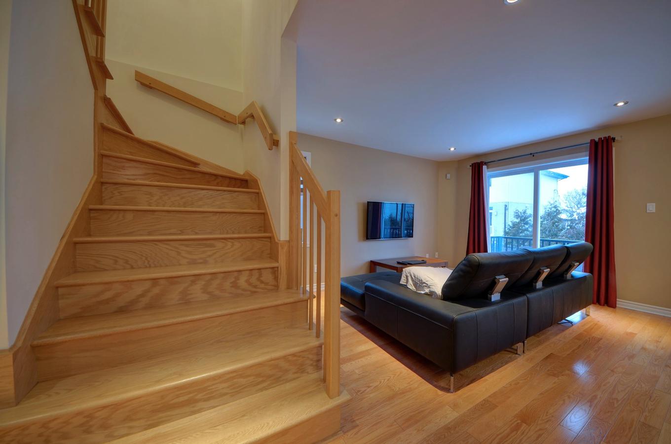 Staircase - 5527 Rue Aline, Brossard, QC - Indoor Photo Showing Other Room