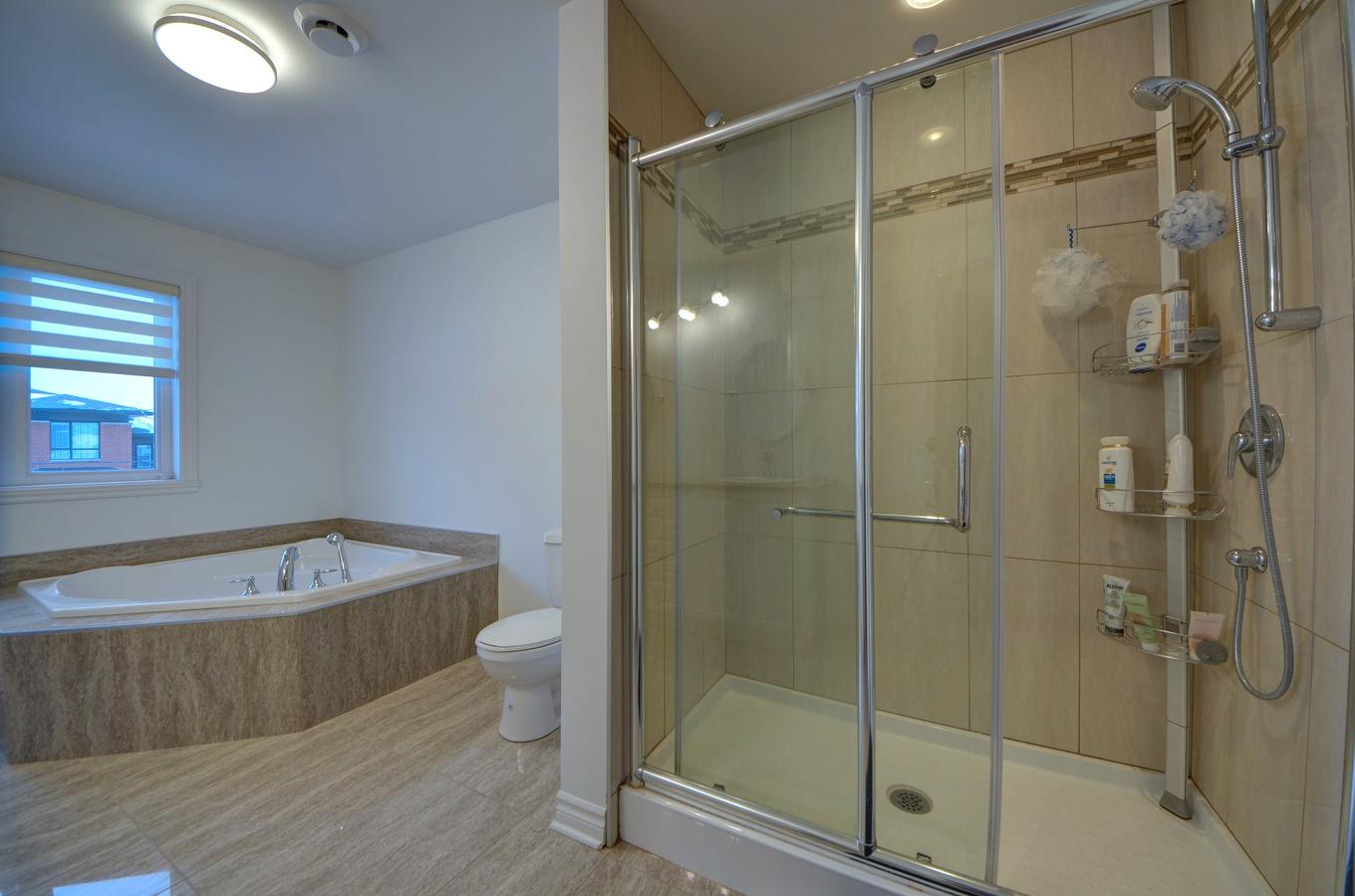 Bathroom - 5527 Rue Aline, Brossard, QC - Indoor Photo Showing Bathroom