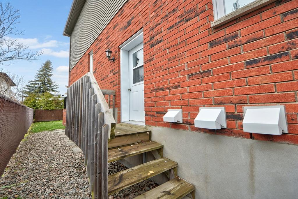 Exterior entrance - 5527 Rue Aline, Brossard, QC - Outdoor With Exterior