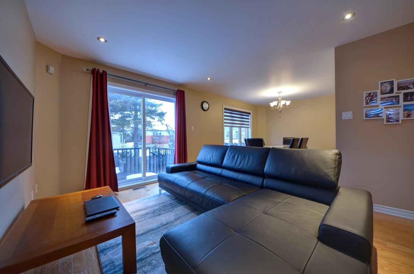 Living room - 5527 Rue Aline, Brossard, QC - Indoor Photo Showing Living Room