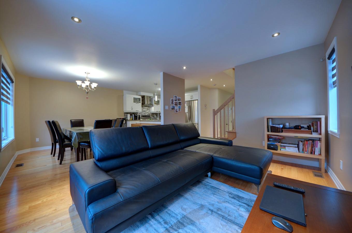 Living room - 5527 Rue Aline, Brossard, QC - Indoor Photo Showing Living Room