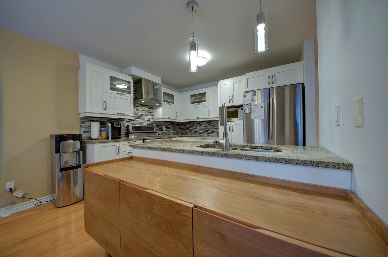 Kitchen - 5527 Rue Aline, Brossard, QC - Indoor Photo Showing Kitchen With Double Sink