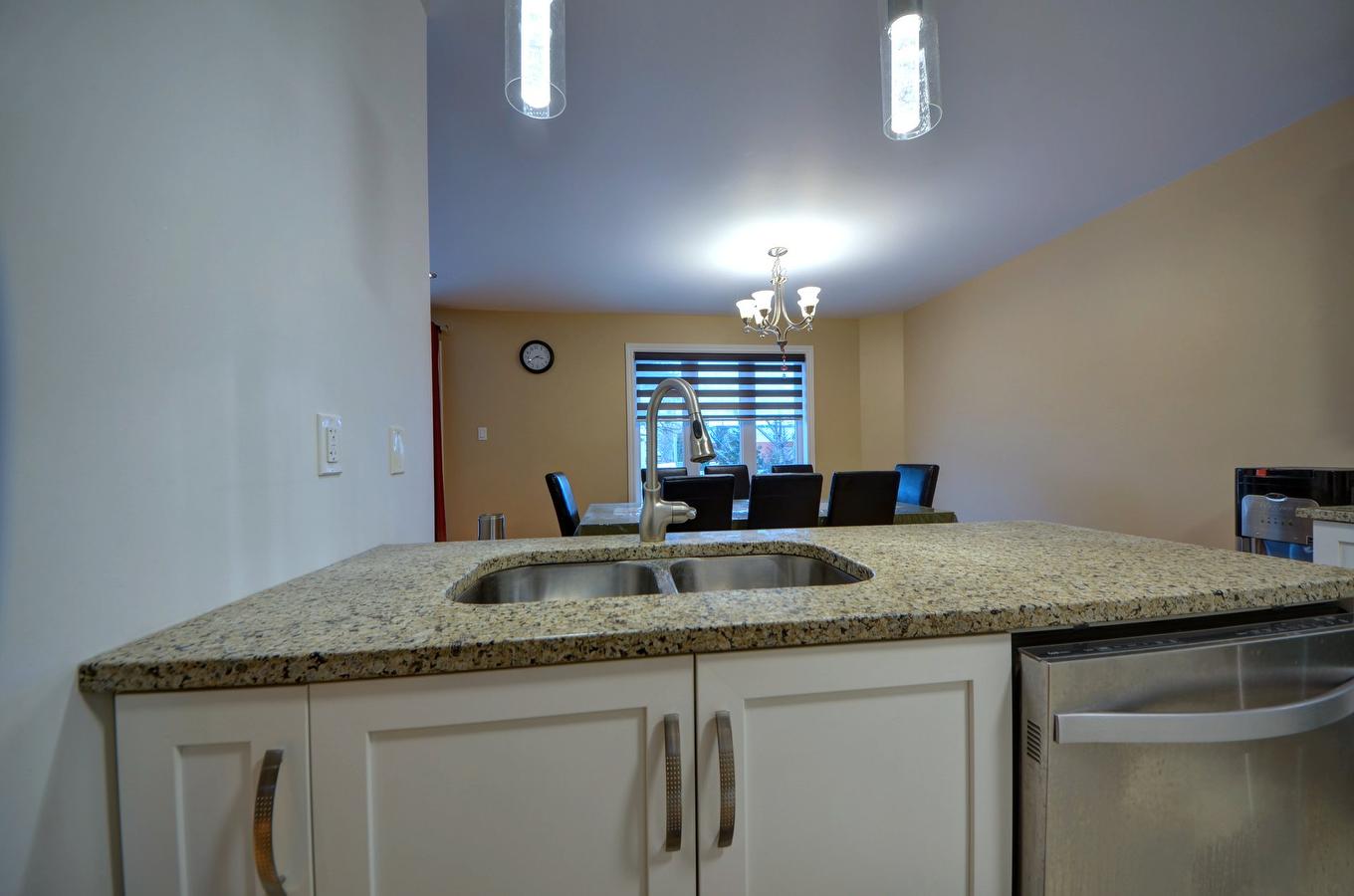 Kitchen - 5527 Rue Aline, Brossard, QC - Indoor Photo Showing Kitchen With Double Sink
