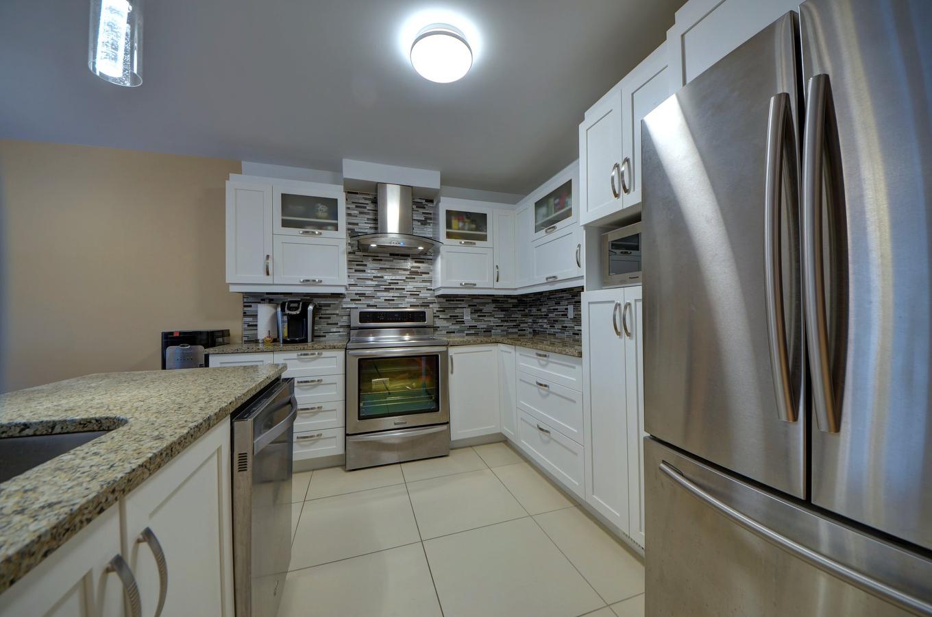 Kitchen - 5527 Rue Aline, Brossard, QC - Indoor Photo Showing Kitchen