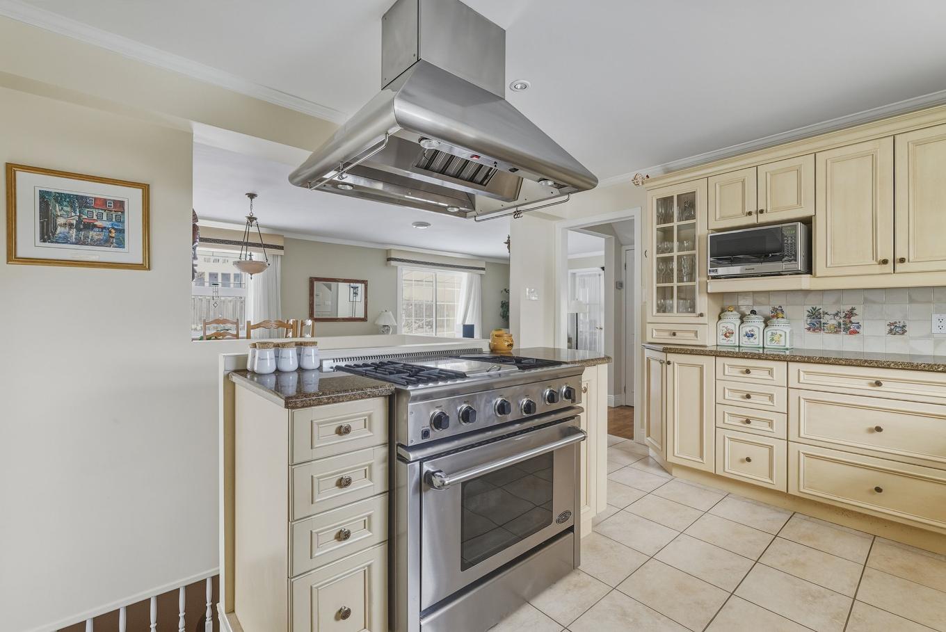 Cuisine - 2540 Rue Des Hospitalières, Québec (Sainte-Foy/Sillery/Cap-Rouge), QC - Indoor Photo Showing Kitchen