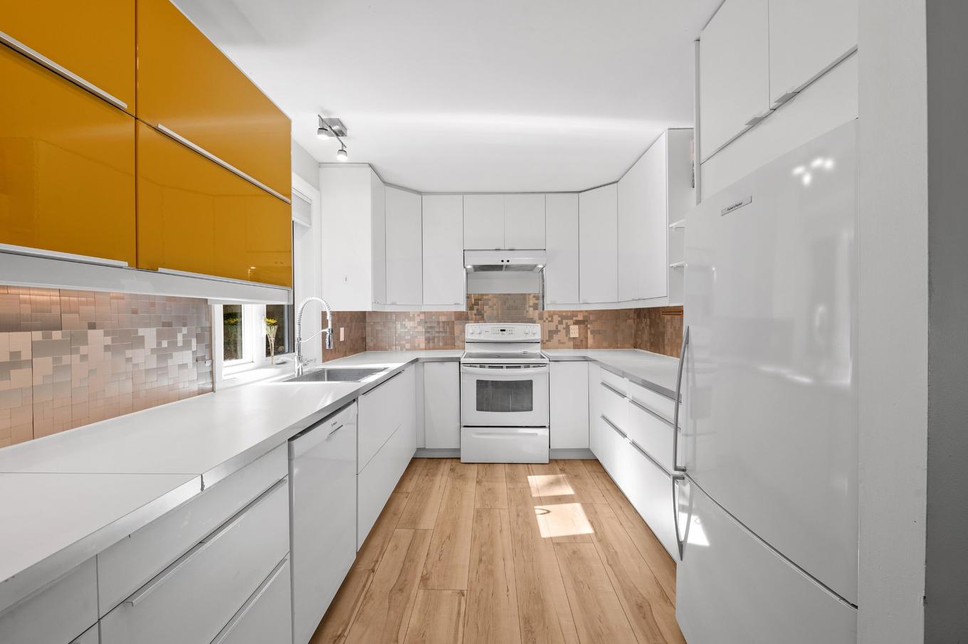 Cuisine - 27Z Ch. De St-Moritz, Saint-Sauveur, QC - Indoor Photo Showing Kitchen