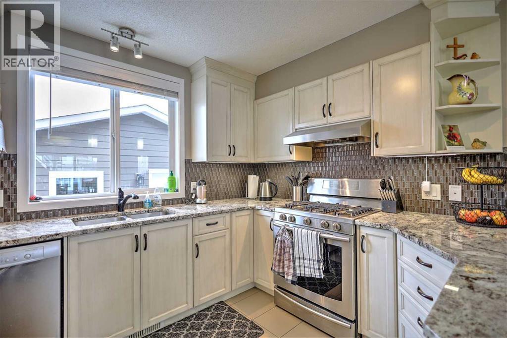 388 Auburn Crest Way Se, Calgary, AB - Indoor Photo Showing Kitchen With Upgraded Kitchen