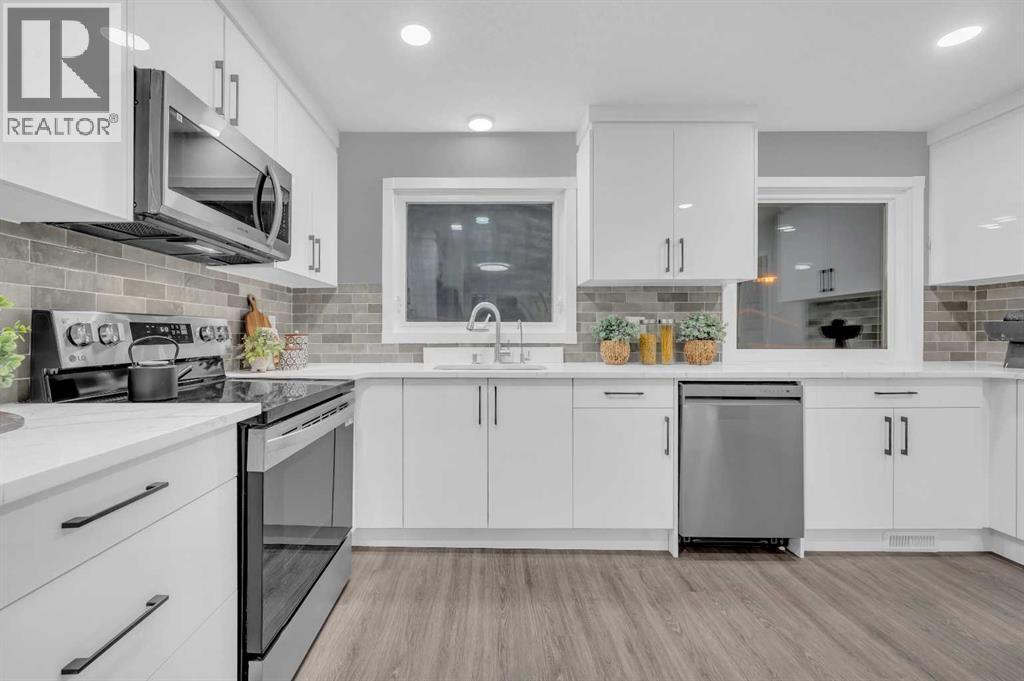 5868 Dalcastle Drive Nw, Calgary, AB - Indoor Photo Showing Kitchen With Upgraded Kitchen