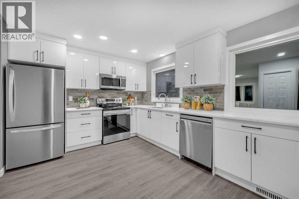 5868 Dalcastle Drive Nw, Calgary, AB - Indoor Photo Showing Kitchen With Upgraded Kitchen