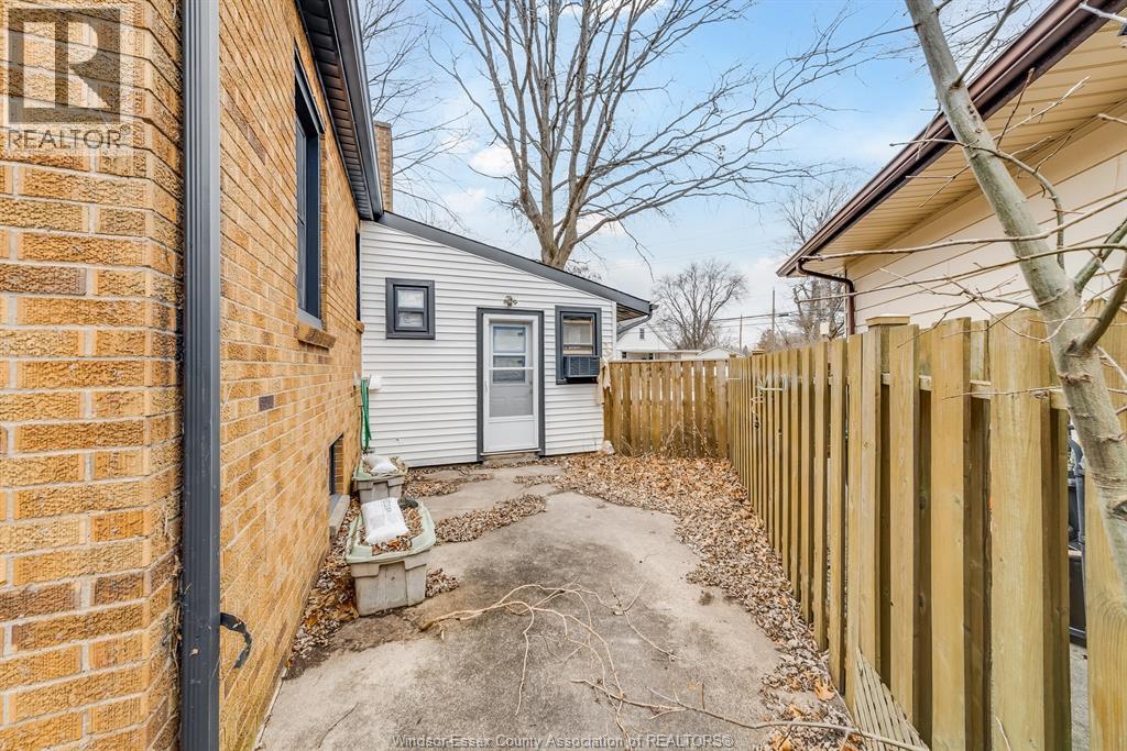 1114 Edward Unit# Upper, Windsor, ON - Outdoor