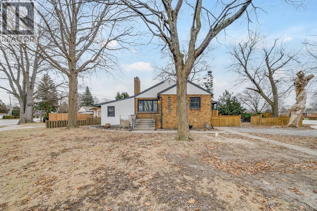 1114 Edward Unit# Upper, Windsor, ON - Outdoor