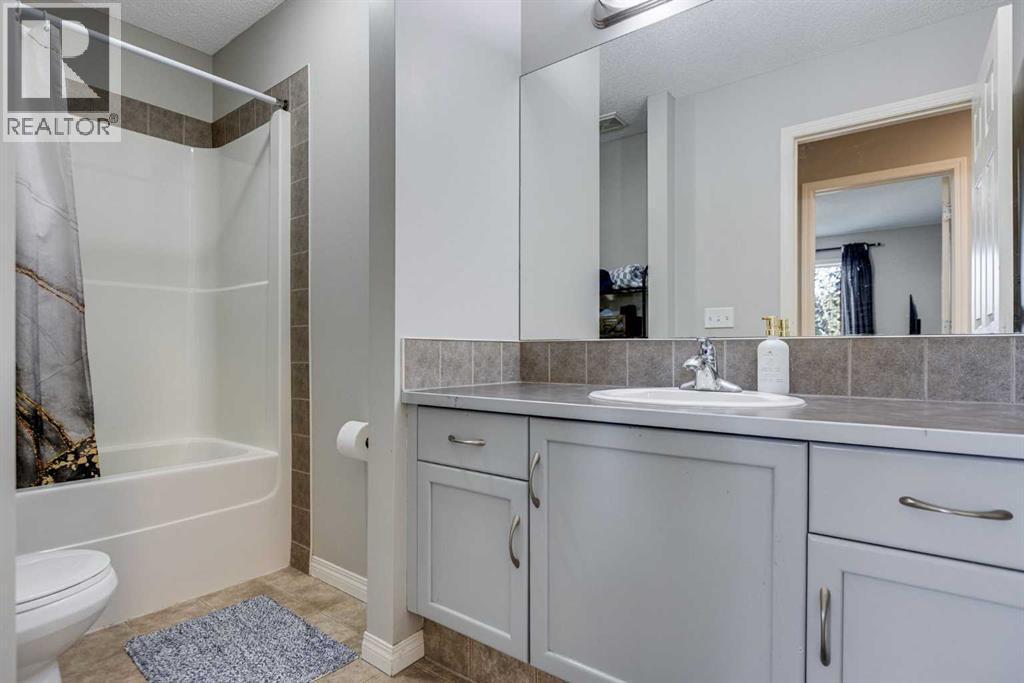 36 Bridlecrest Street Sw, Calgary, AB - Indoor Photo Showing Bathroom