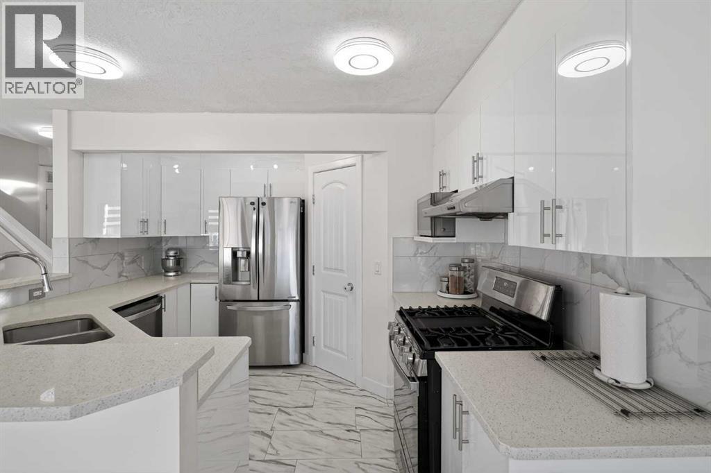 143 Taralake Way Ne, Calgary, AB - Indoor Photo Showing Kitchen With Double Sink With Upgraded Kitchen