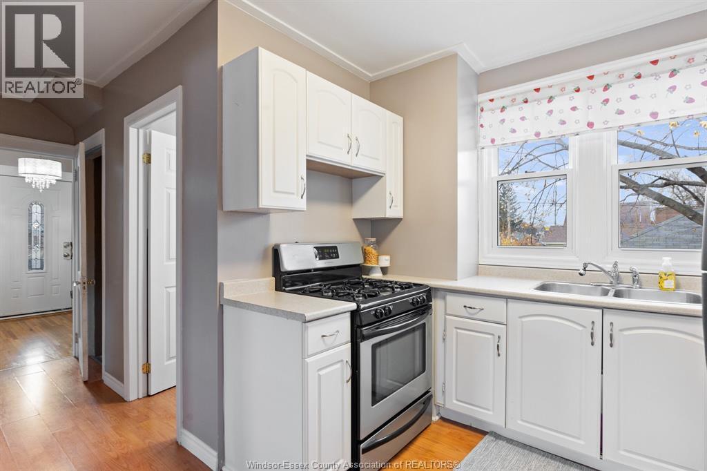 936 Arthur, Windsor, ON - Indoor Photo Showing Kitchen With Double Sink