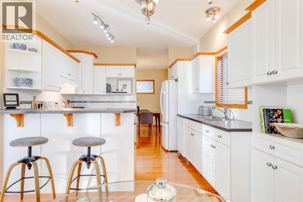 15875 Shannon Link Sw, Calgary, AB - Indoor Photo Showing Kitchen