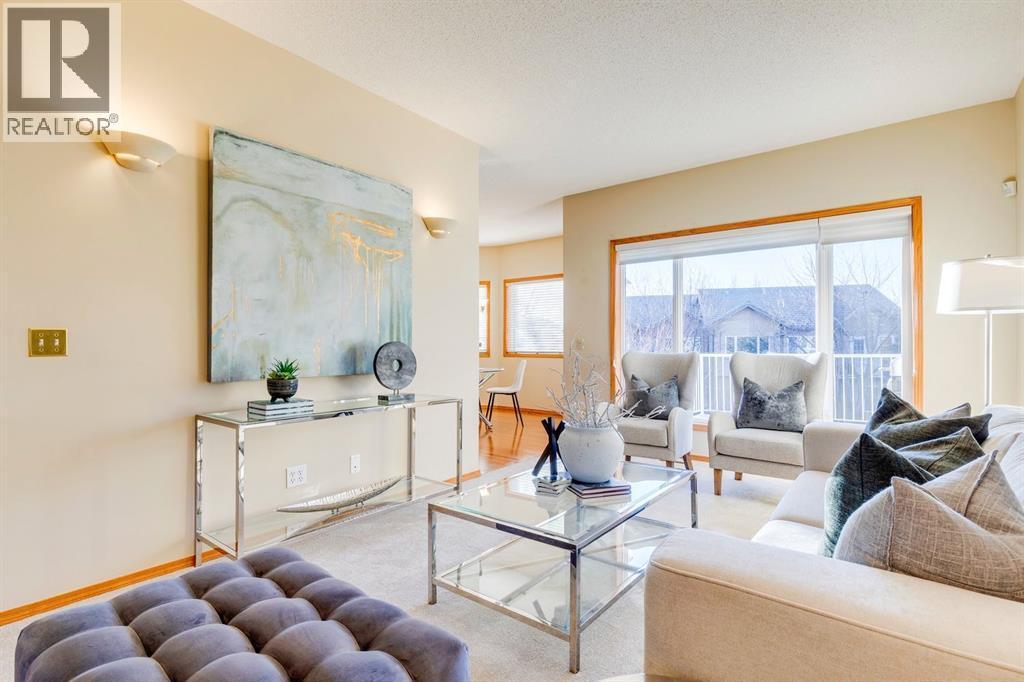 15875 Shannon Link Sw, Calgary, AB - Indoor Photo Showing Living Room